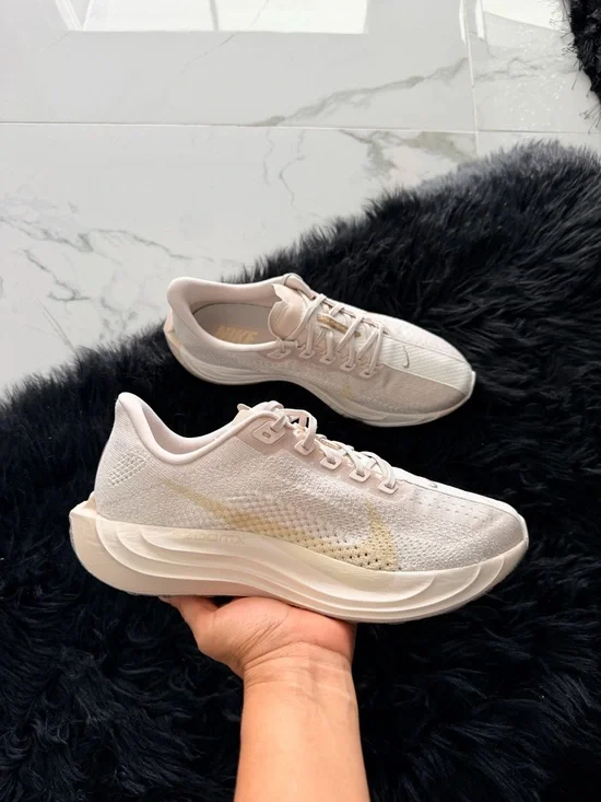 Nike Pegasus Plus - Picture 5 of 10